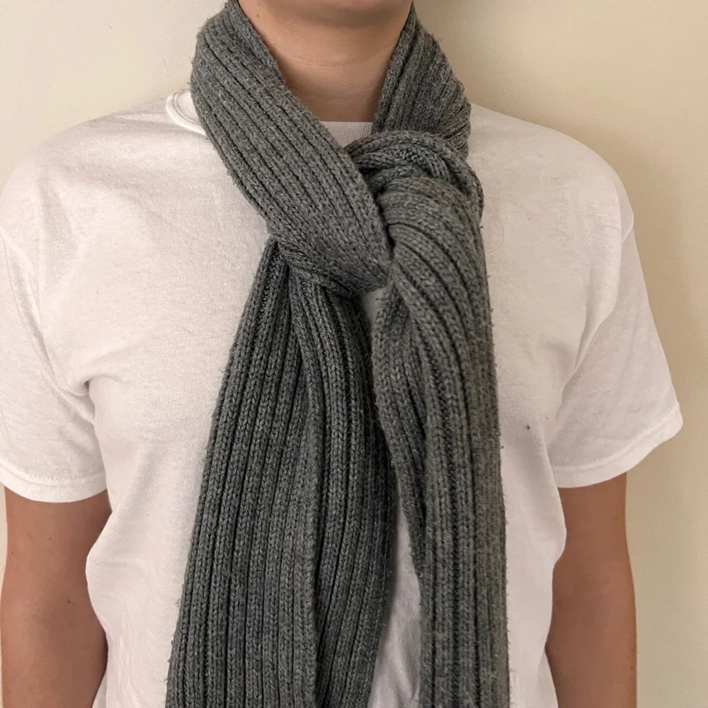 Gap gray scarf